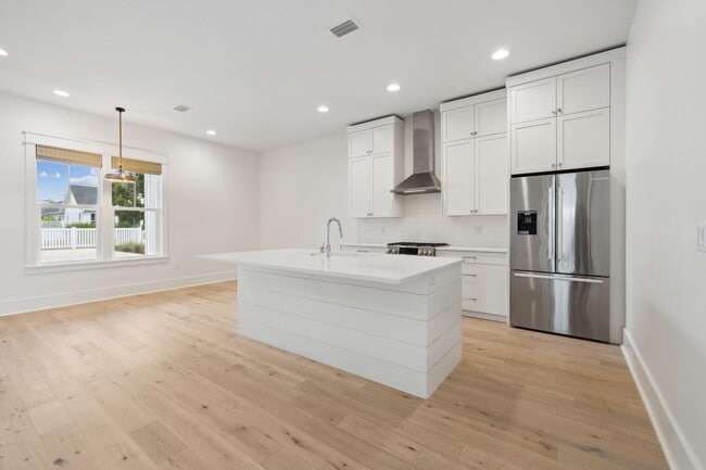 Building Photo - 91 Heartwood St