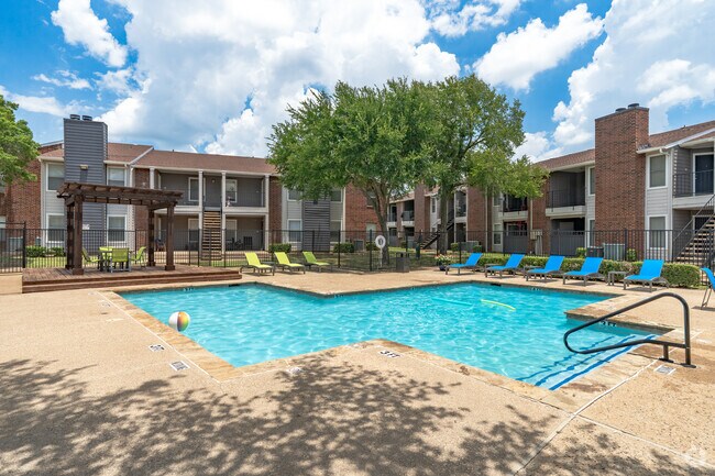 Primary Photo - Oak Tree Village