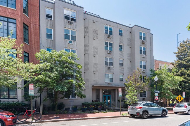 Building Photo - West End/Dupont Efficiency w/ Rooftop, Wal...