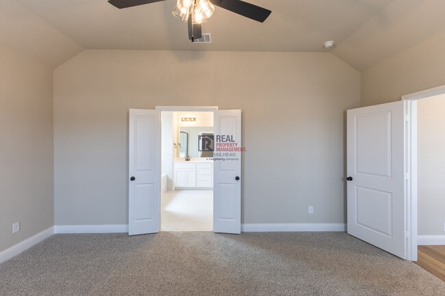 Building Photo - Well-Designed 3 Bed/2 Bath Home with Bonus Office