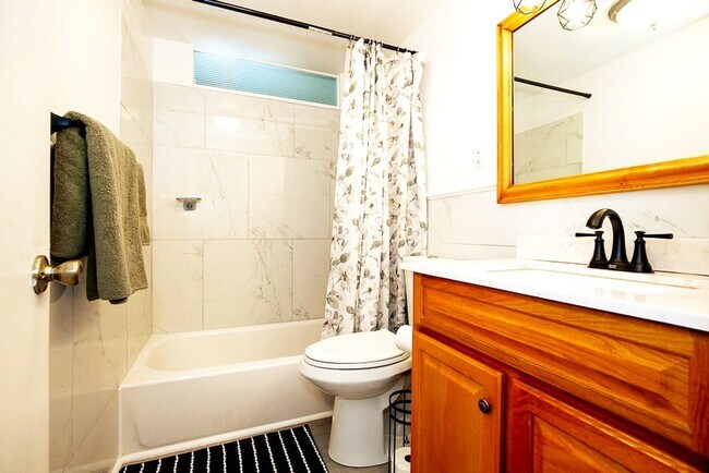 Building Photo - FULLY FURNISHED ACED 3 BED 1.5 BATH SINGLE FAMILY HOME IN BEAUTIFUL MAPLE HEIGHTS!