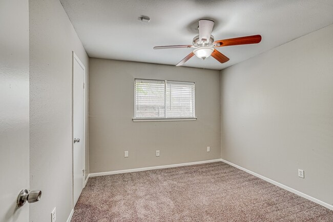 Building Photo - 6610 Rowell Ct
