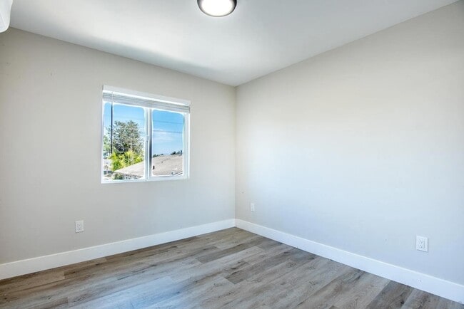 Building Photo - 4826 33rd St