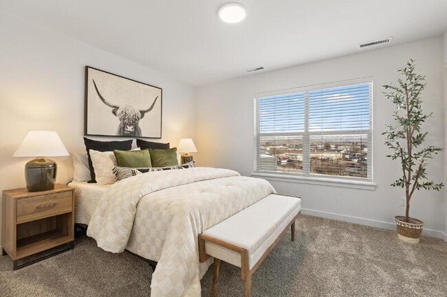 Building Photo - 7475 W Swain Ln