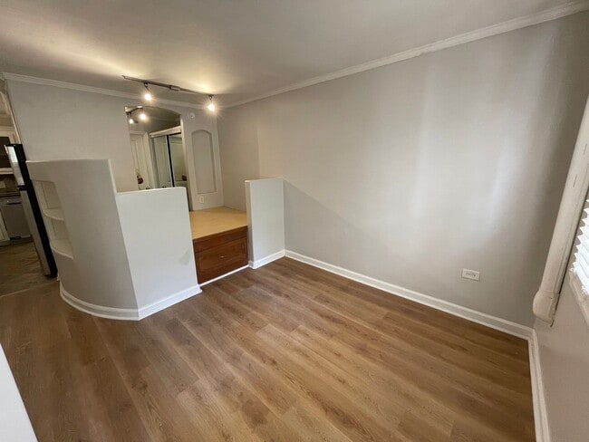 Building Photo - STUDIO APARTMENT LEASING AUGUST 9TH 2026! 1/2 DEPOSIT SPECIAL