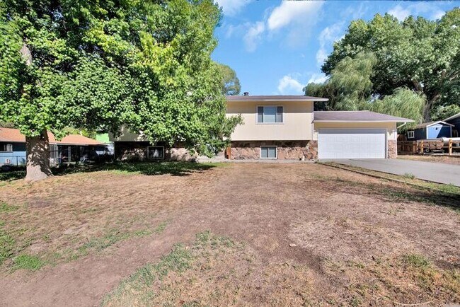 Building Photo - Spacious 5-Bedroom Home in Paradise Hills – North Grand Junction