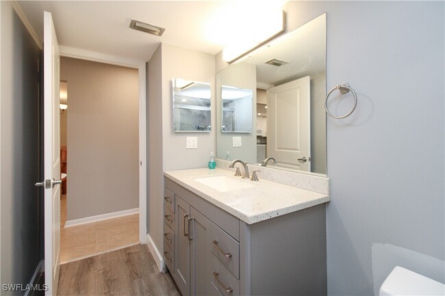 Building Photo - 600 Valley Stream Dr