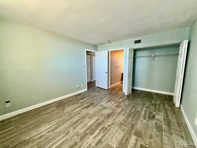 Building Photo - 900 Fort Pickens Rd