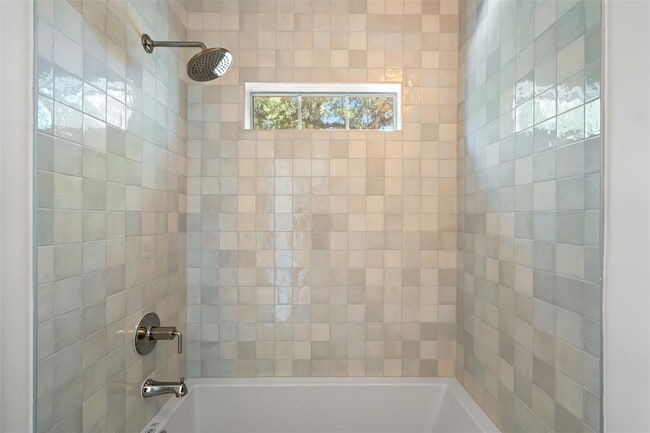 Building Photo - 403 Stirrup Dr