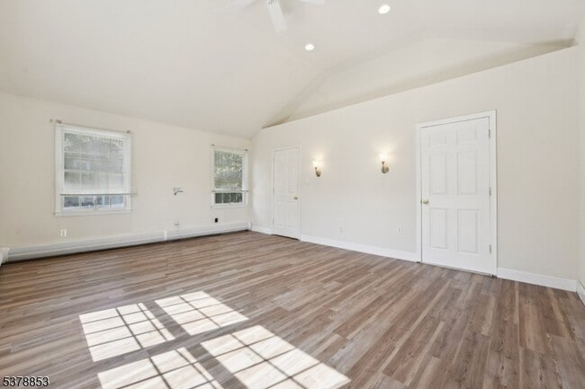 Building Photo - 470 Rifle Camp Rd