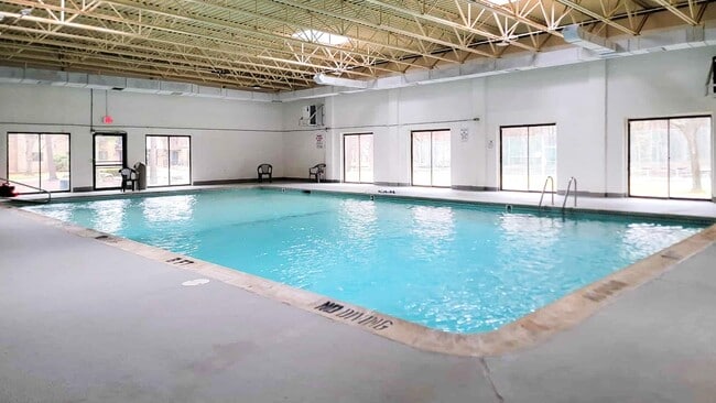 Building Photo - 8 Strawberry Bank Rd