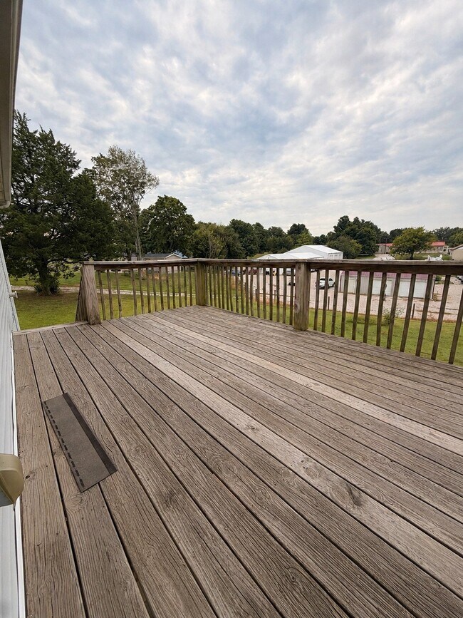 Building Photo - 211 Memory Ln