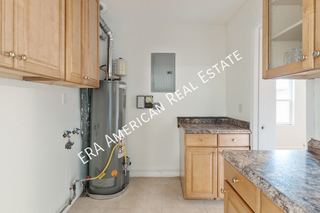 Building Photo - 305 Meggs Dr NE