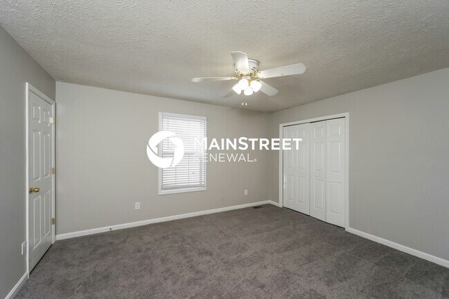 Building Photo - 3 Bedroom Pet-Friendly Home in LOUISVILLE, KY with Main Street Renewal