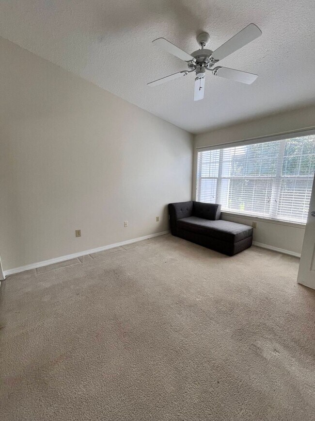 Building Photo - Exceptional Home Clean