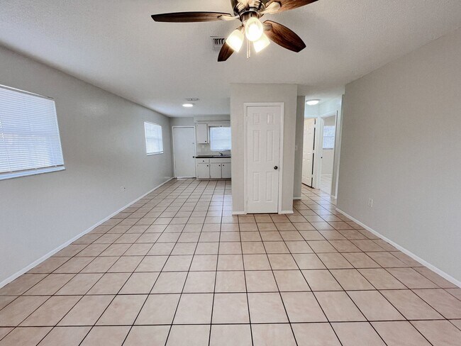 Building Photo - 5723 Silver Spur Dr