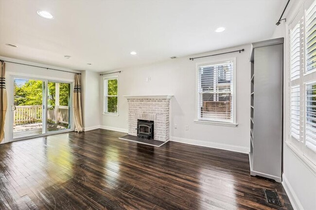 Building Photo - 2612 33rd St SE