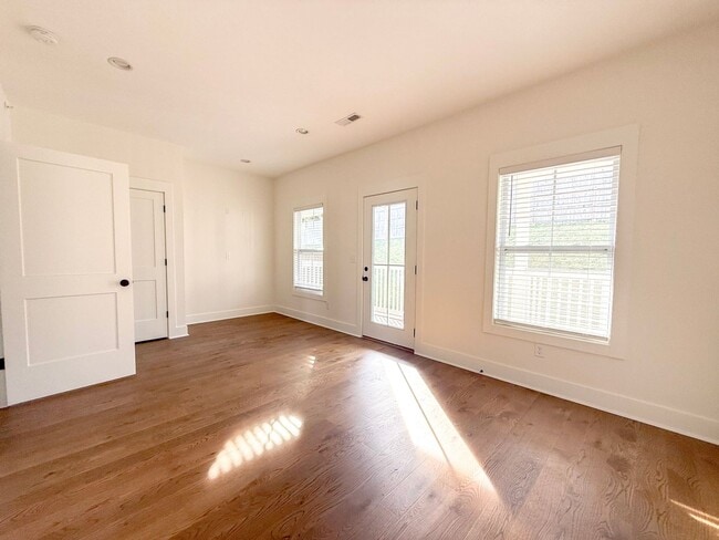 Building Photo - 4-Bedroom HOA Home with Pool Access Near Downtown Cookeville