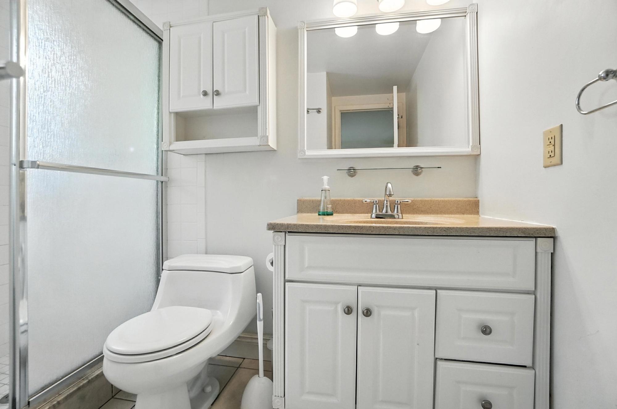 Building Photo - 2270 Madison Rd