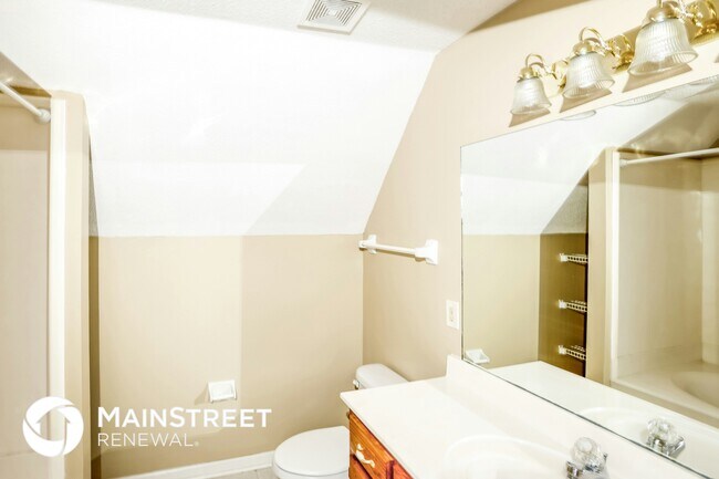 Building Photo - 6860 Hickory Crest Dr
