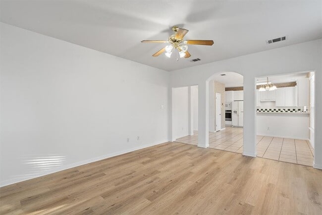 Building Photo - 803 Cashew Ln