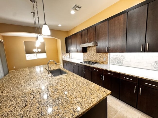 Building Photo - 4 Bedroom + den energy efficient Hamilton High