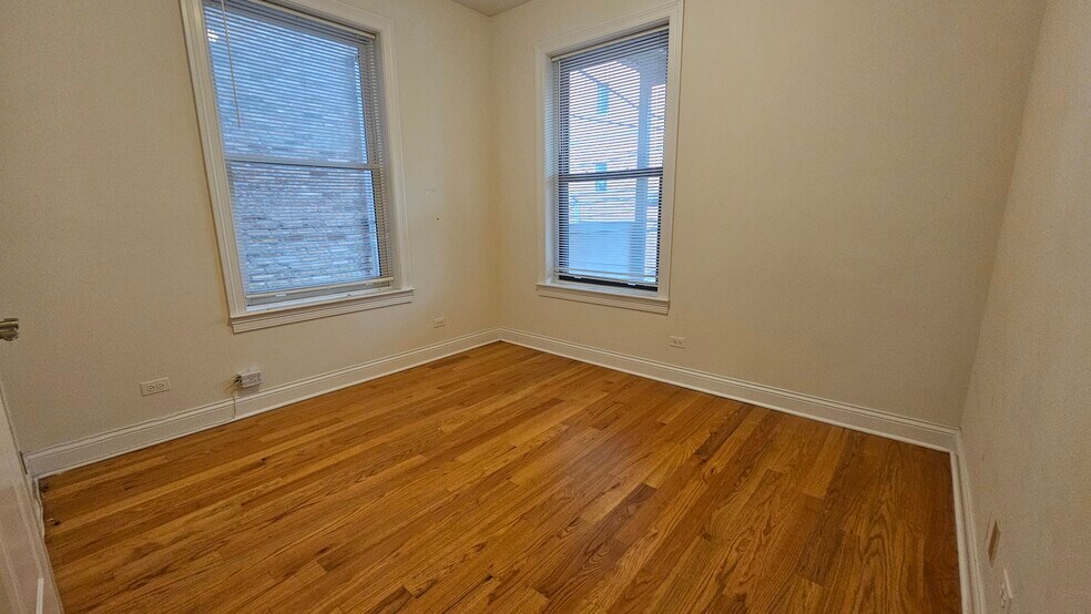 Building Photo - 3337 N Halsted St