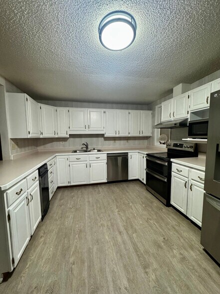 Building Photo - 12831 Brandon St