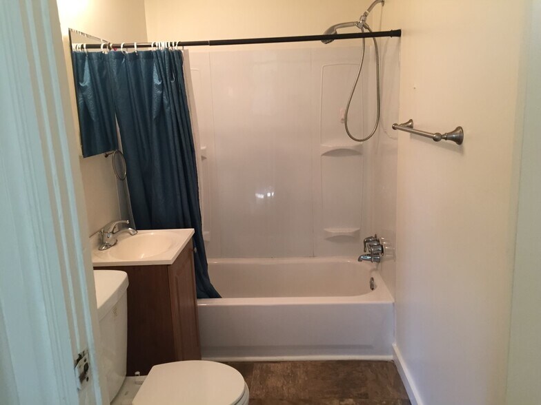 Building Photo - 117 N 6th Ave