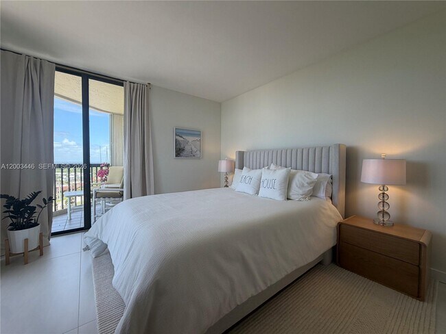 Building Photo - 9500 S Ocean Dr