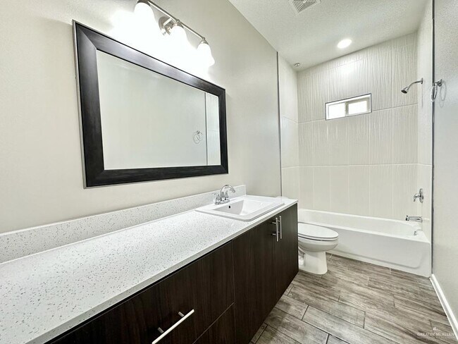 Building Photo - 10 Marcela Dr