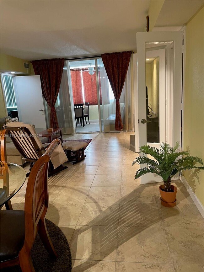 Building Photo - 5005 Collins Ave