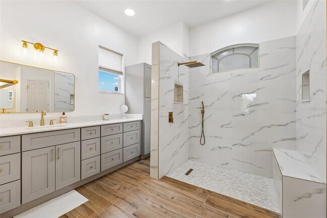 Building Photo - 13049 Thoroughbred Dr