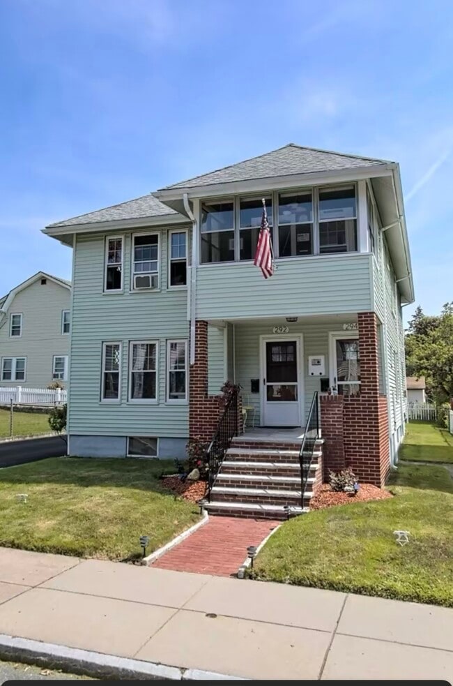 Building Photo - 292 Beech St