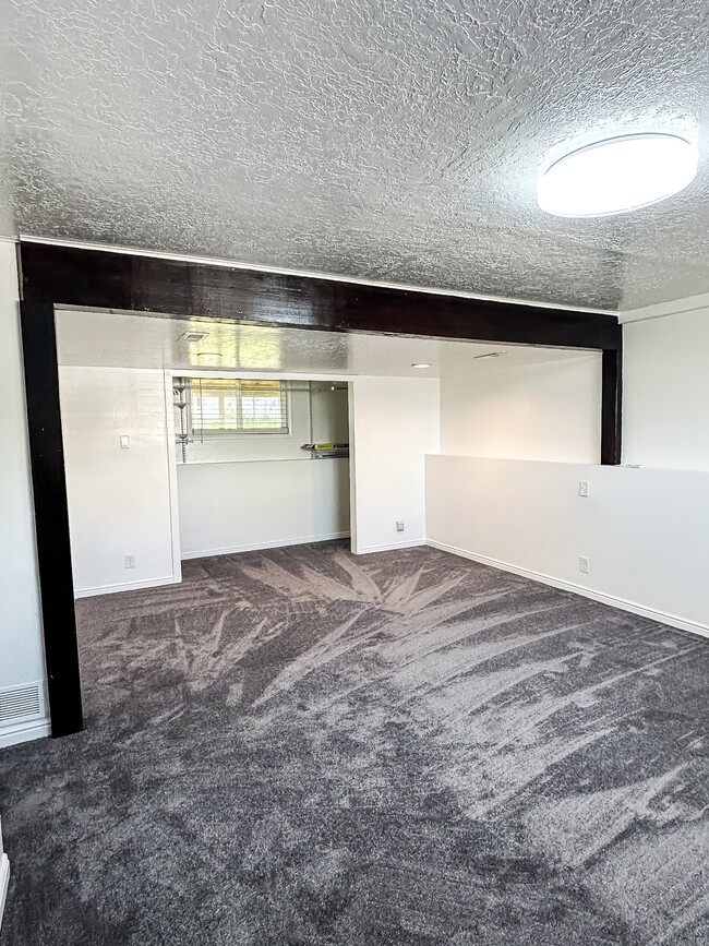 Building Photo - 6745 W 3860 S