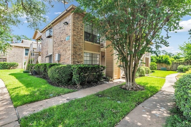 Building Photo - 1311 Antoine Dr