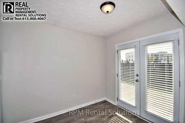 Building Photo - Wonderful 3BR/2BA duplex 1 minute from MTSU!