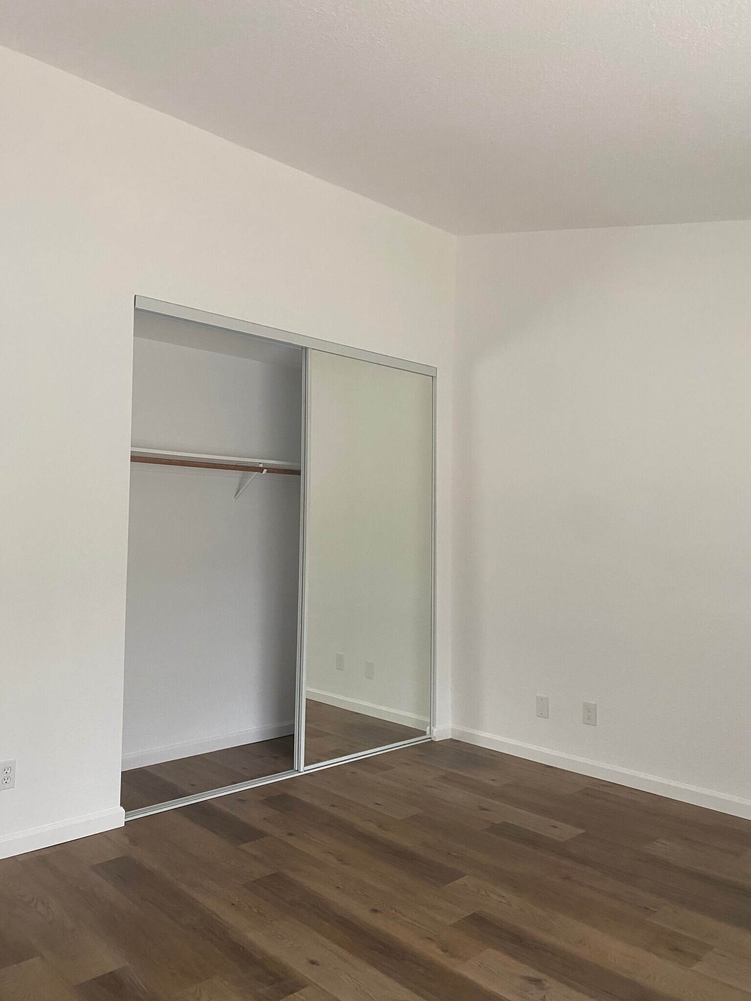 Building Photo - 1504 Woodlake Dr