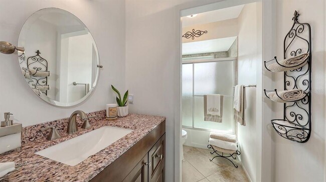 Building Photo - 6717 Roxbury Dr