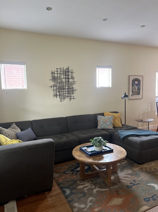 Building Photo - 2BR / 2BA Home + Offices | Historic West Colfax Neighborhood