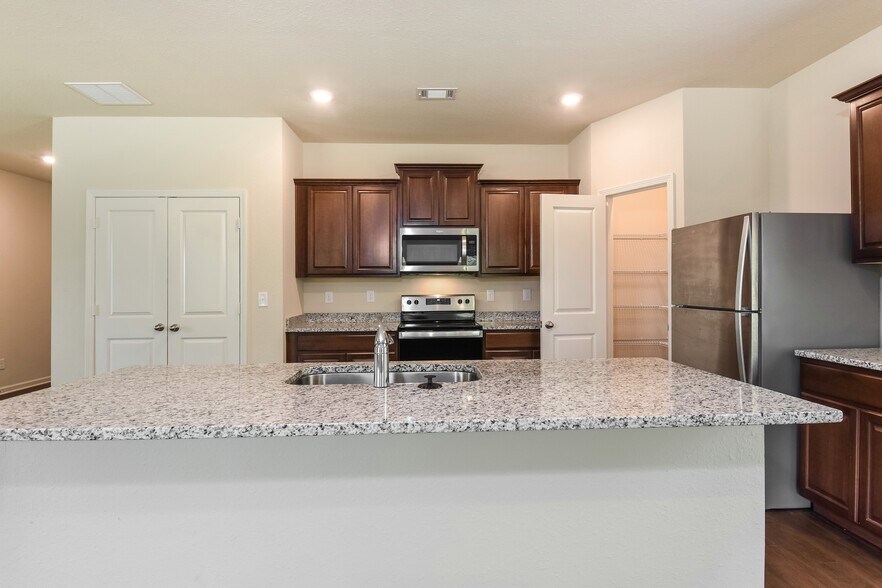 Building Photo - 150 Innis Brk Cir