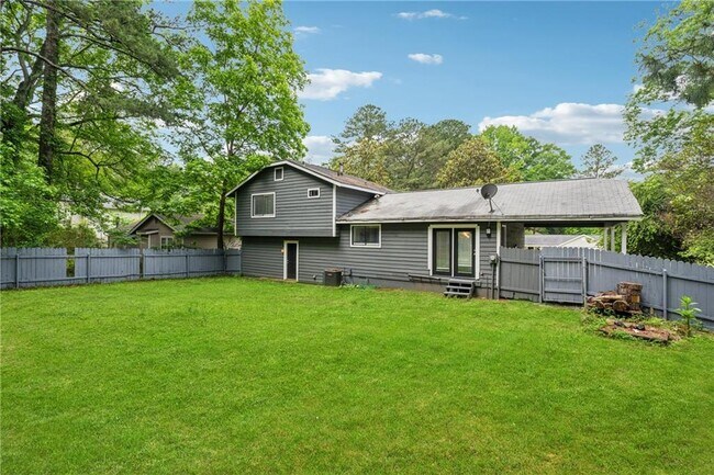 Building Photo - 9176 Greenwood Dr