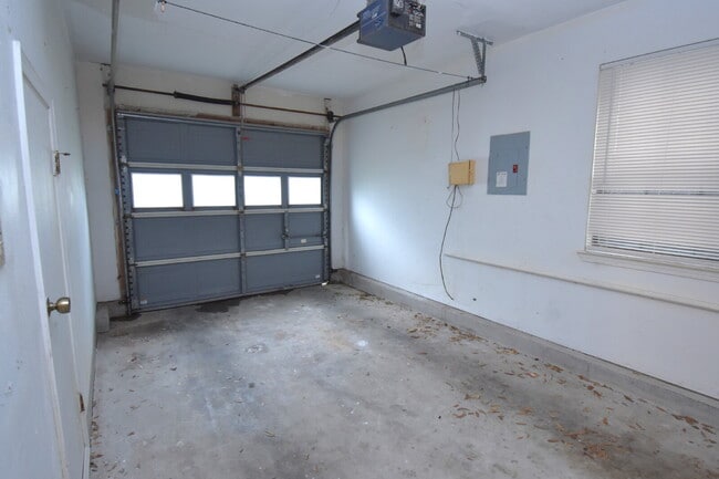 Building Photo - Charming West Pensacola Townhome – 2BR/2BA...