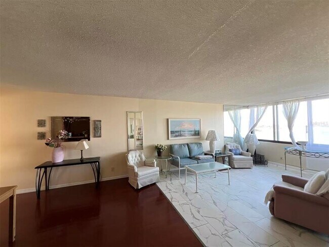 Building Photo - 2618 Cove Cay Dr