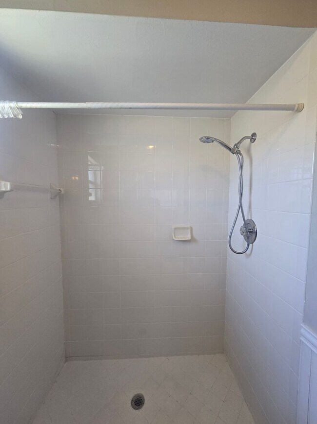 Building Photo - Condo for rent