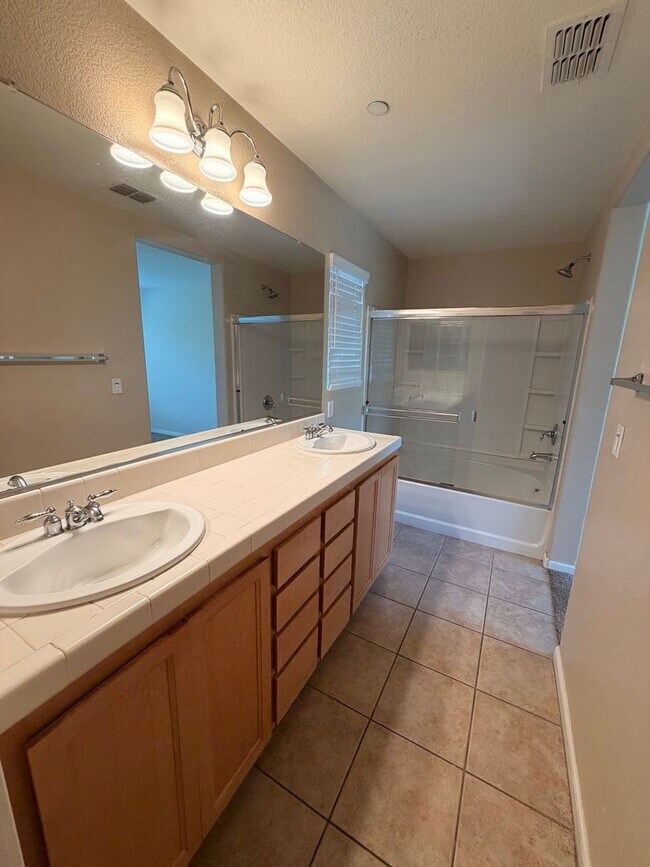 Building Photo - Coming Soon *** 3 Bedroom 2.5 Bathroom *** Rivage Folsom
