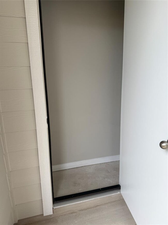 Building Photo - 1850 Settlers Glen Dr