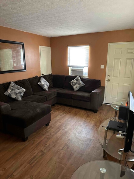 Primary Photo - 1275 Farley Dr