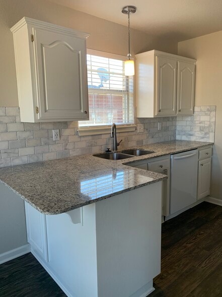 Building Photo - 1203 SE 22nd St