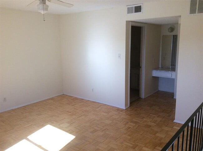 Building Photo - 1833 Wooten Park Dr